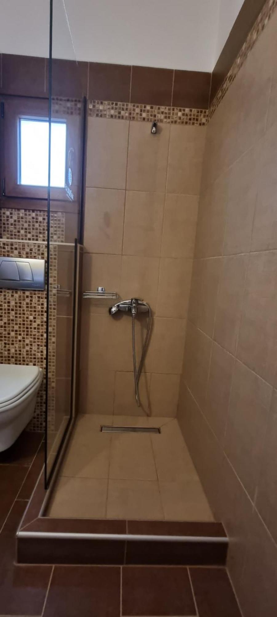 Manolas Neoi Poroi Quarto foto